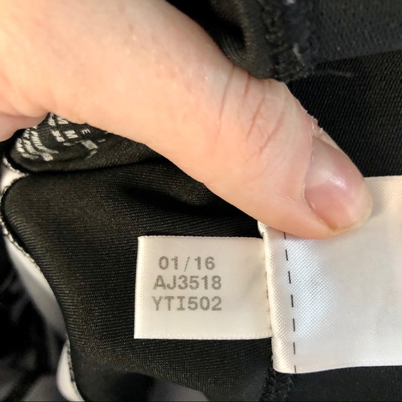 ✨3/$30 Reebok Work Out Ready Printed Camo Capris - Picture 9 of 9